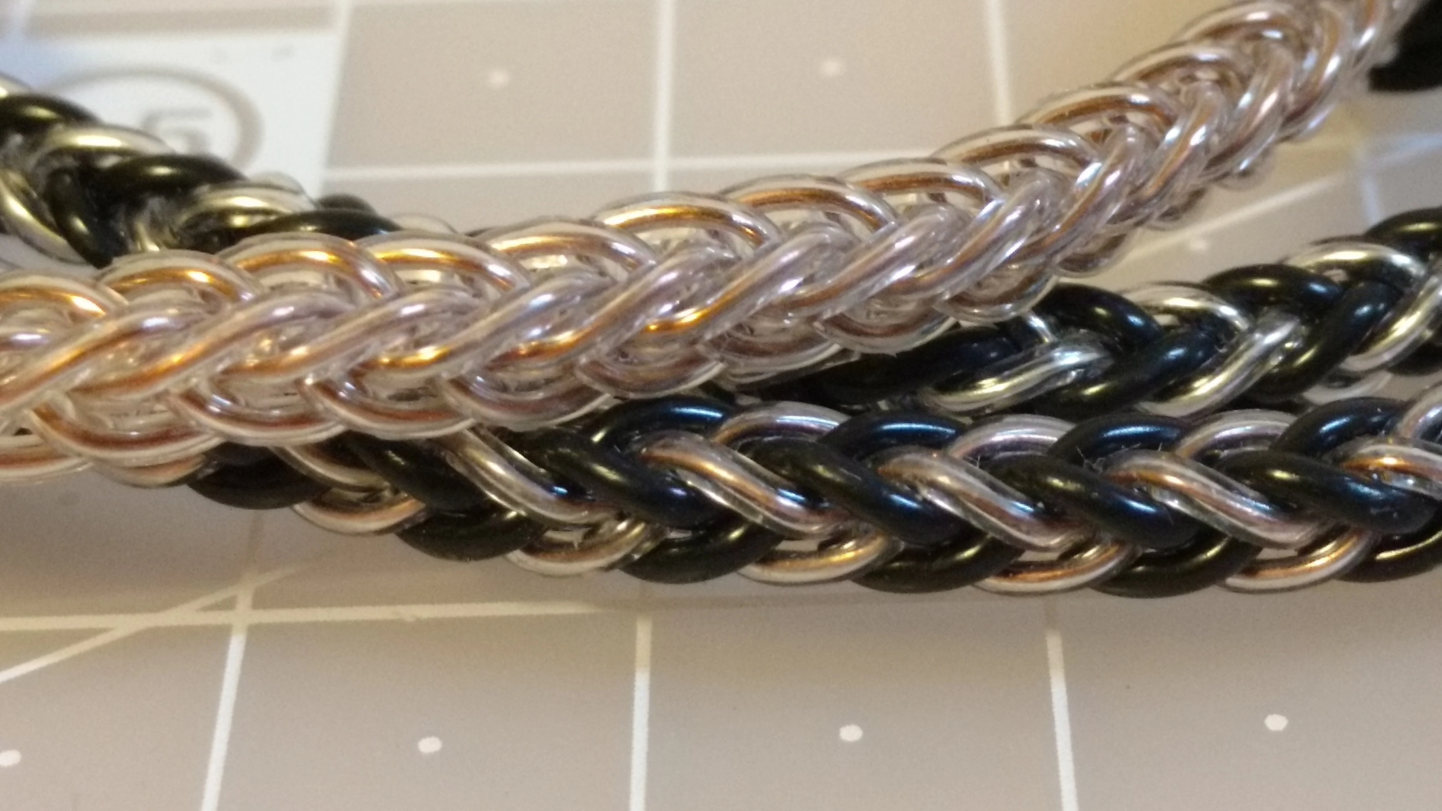 8つ編みケーブルを作ることは得意です。