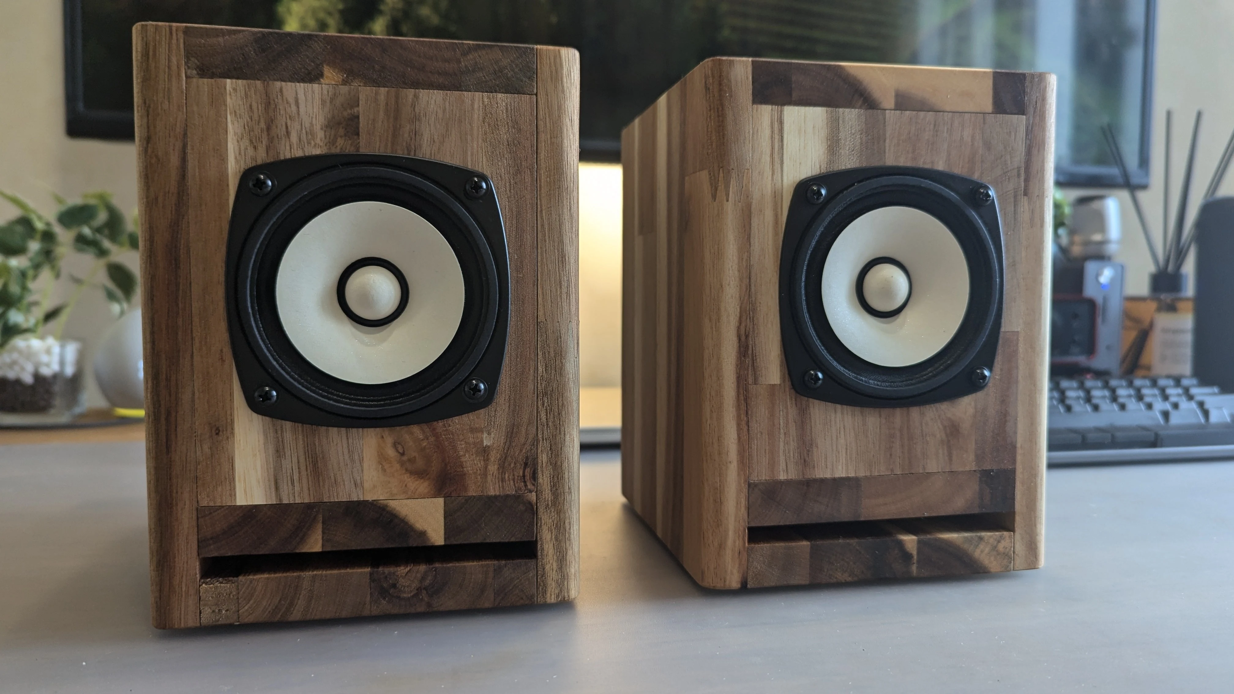 FostexのFE83NV2とBS-8を組み合わせた自作スピーカーです。