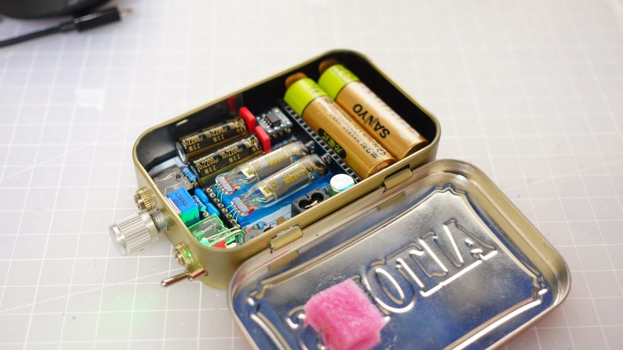 アルトイズ缶に入れて作った自作の真空管アンプです。